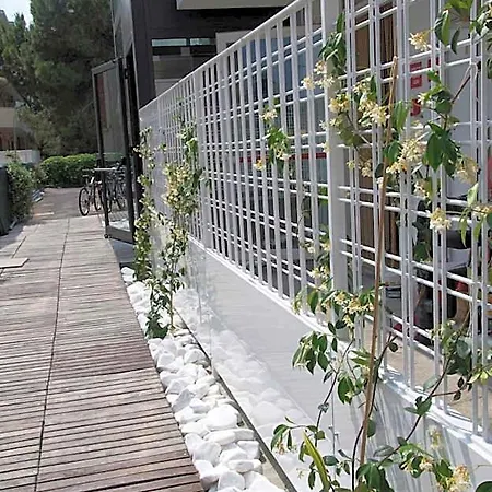 Отель Garden